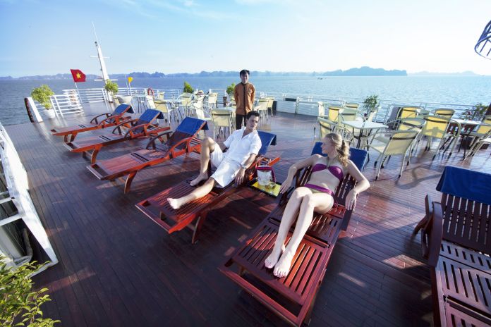 Hon Gai Harbor - Bai Tu Long Bay – Thien Canh Son - Cong Do Sleeping Area (L/D)