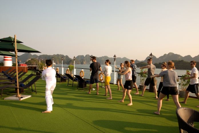LAN HA BAY- HA NOI (B,L)