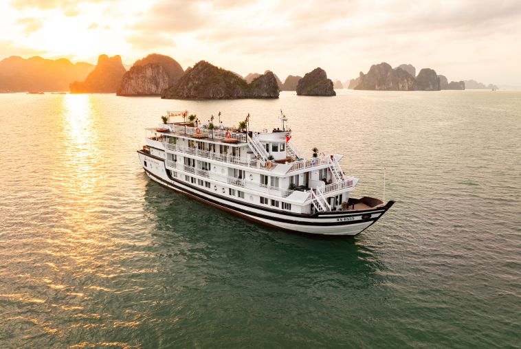 Cozy Bay Grand Cruise